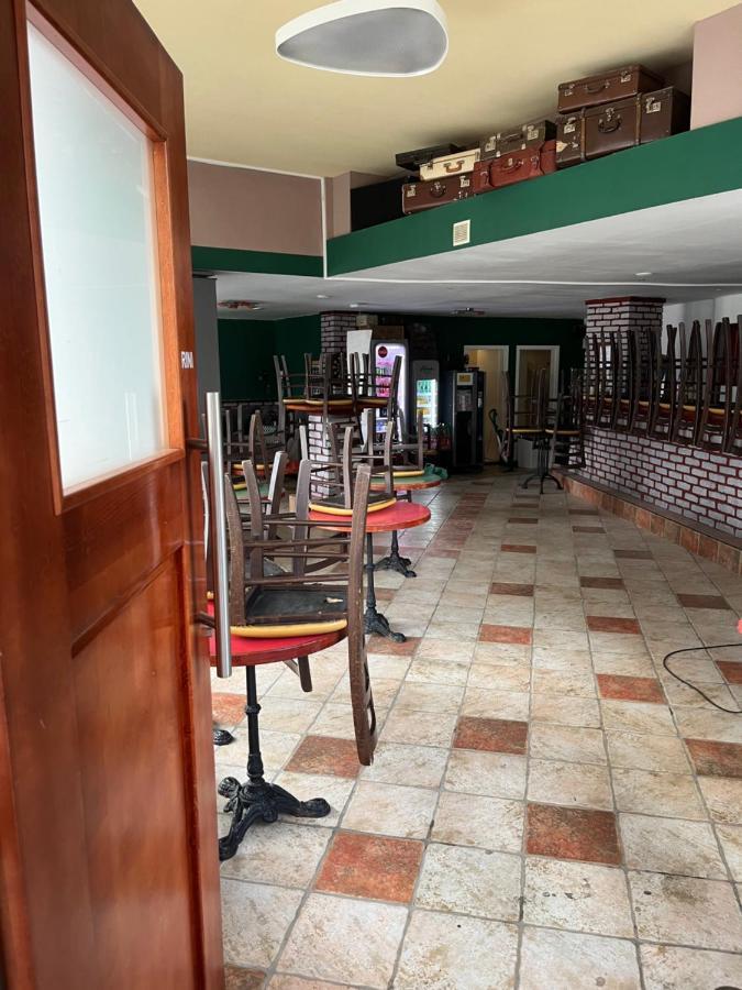 Eagle'S Nest Hostel Postojna Ngoại thất bức ảnh
