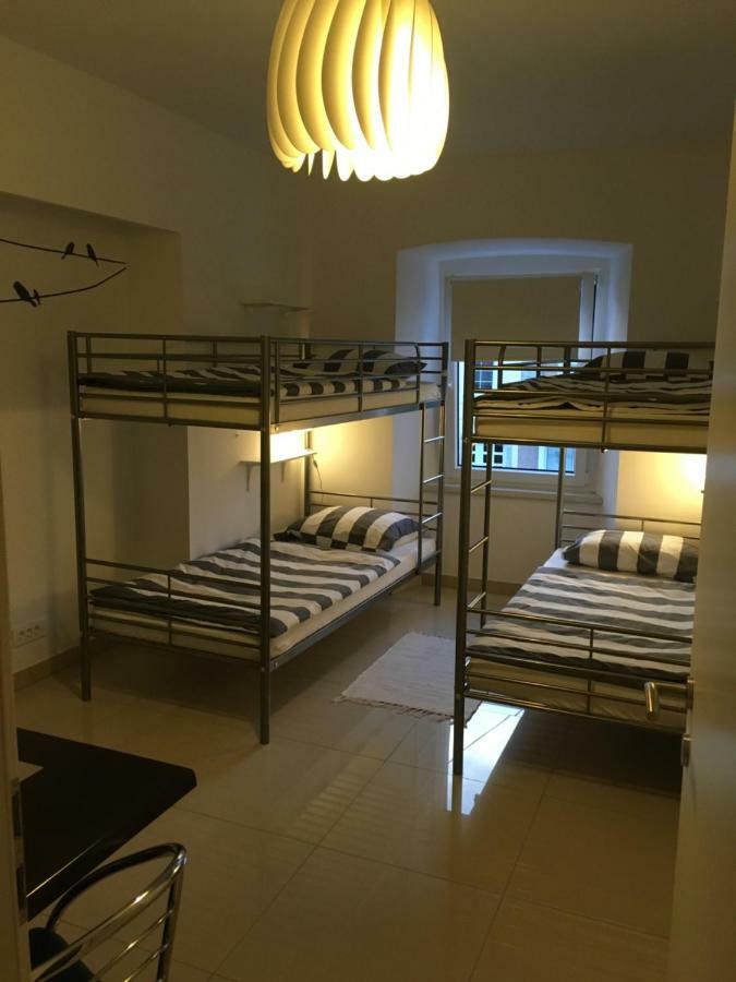 Eagle'S Nest Hostel Postojna Ngoại thất bức ảnh
