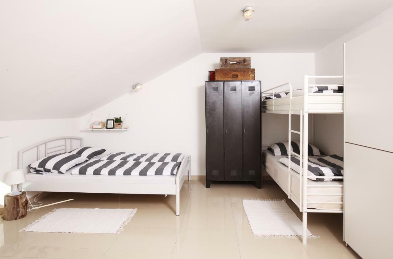 Eagle'S Nest Hostel Postojna Ngoại thất bức ảnh