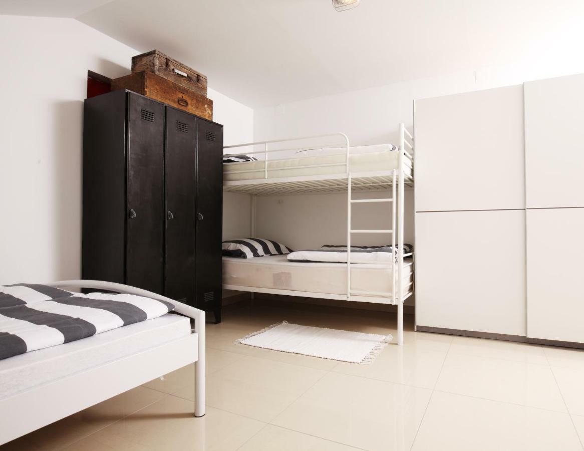 Eagle'S Nest Hostel Postojna Ngoại thất bức ảnh