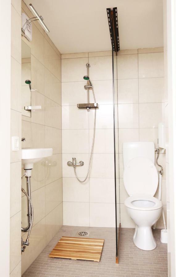 Eagle'S Nest Hostel Postojna Ngoại thất bức ảnh