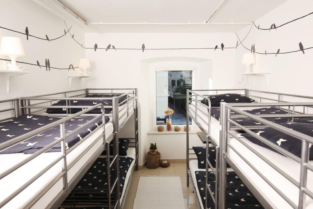 Eagle'S Nest Hostel Postojna Ngoại thất bức ảnh