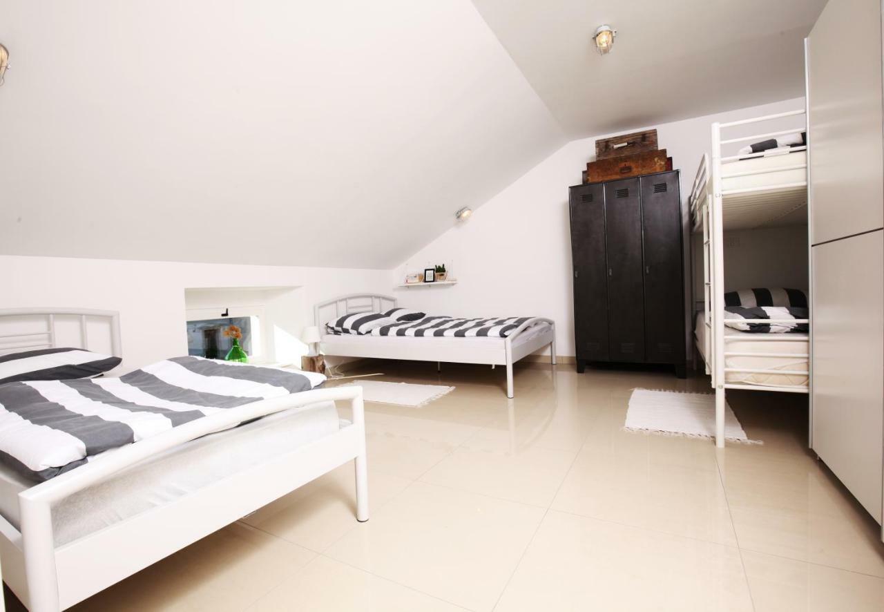Eagle'S Nest Hostel Postojna Ngoại thất bức ảnh