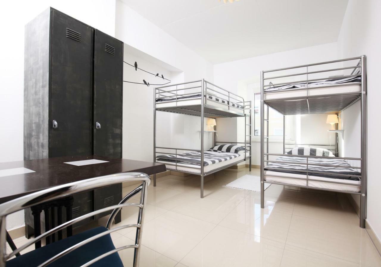 Eagle'S Nest Hostel Postojna Ngoại thất bức ảnh
