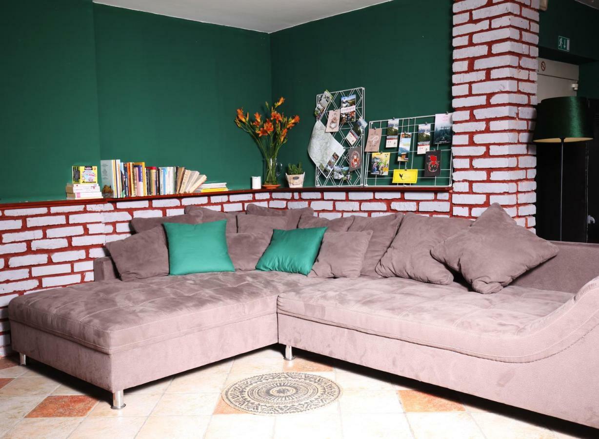 Eagle'S Nest Hostel Postojna Ngoại thất bức ảnh
