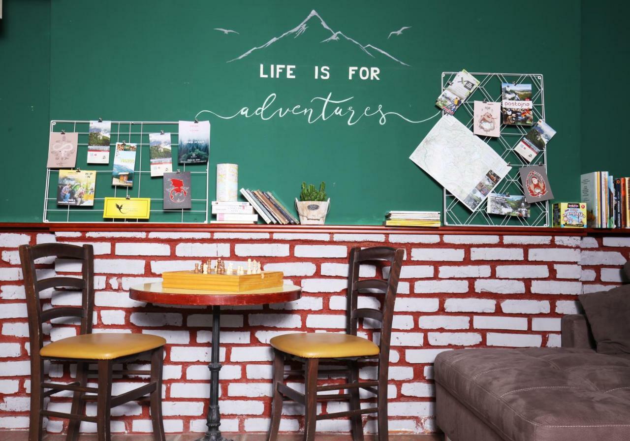 Eagle'S Nest Hostel Postojna Ngoại thất bức ảnh